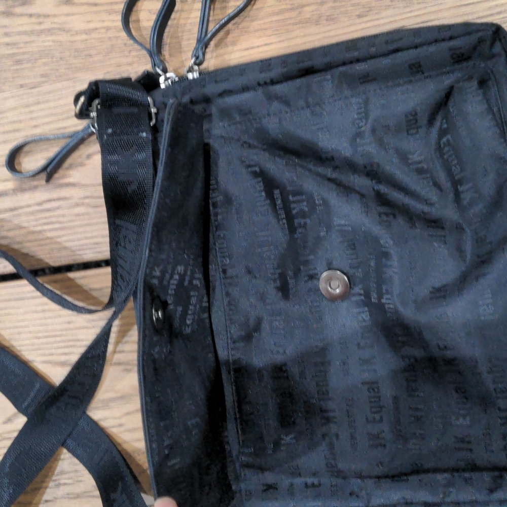 Adjustable crossbody bag/purse. Black - Picture 8 of 10